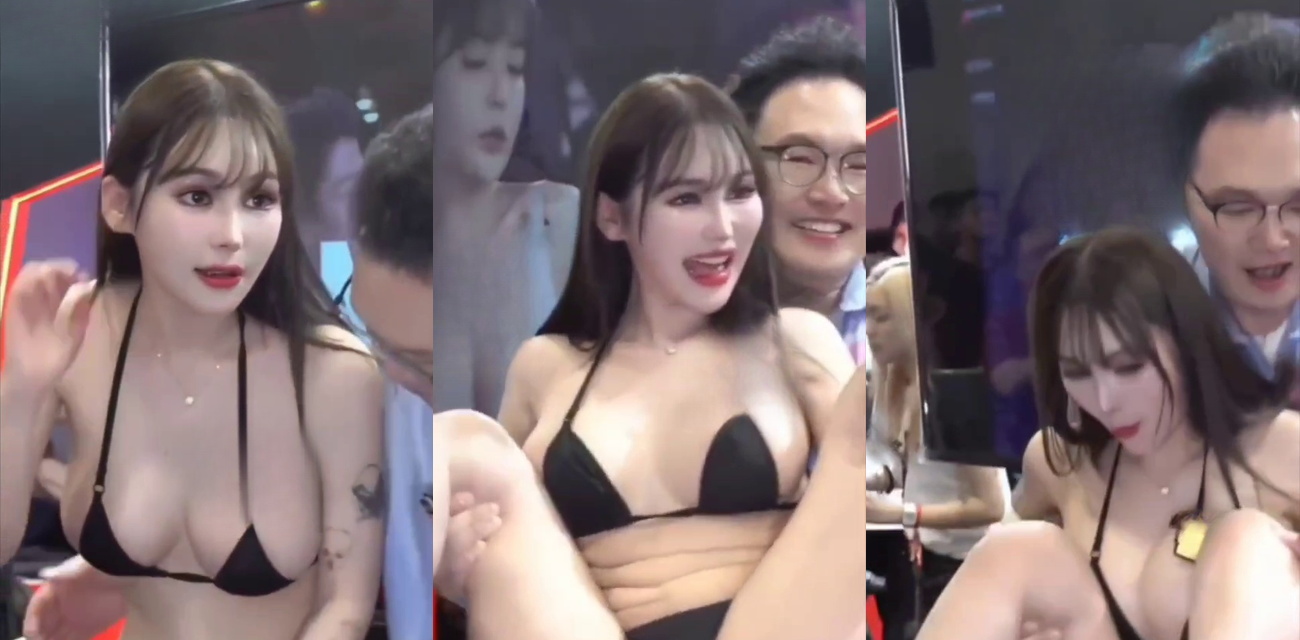 漫展怪不得每次都人满为患 原来正大光明上演黑比基尼美女被抱起展示翘臀AV大戏!