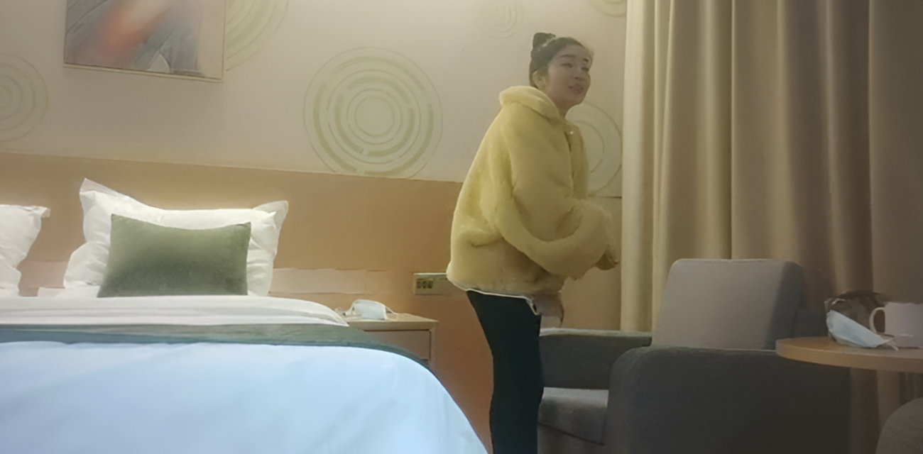 探花精选 盲盒开出极品货 丸子头小少妇 口活狂吸老哥爽叫 抬大白腿后入猛操扶屁股狂撞